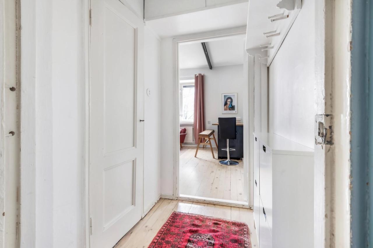 Wehost Modern Kitchen Studio With Bright Colours Apartment Helsinki Exterior photo